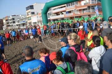 Ricardo Hernández y Raquel Aróstegui ganan con autoridad el XXVII Triatlón de Salinetas (Foto TA)